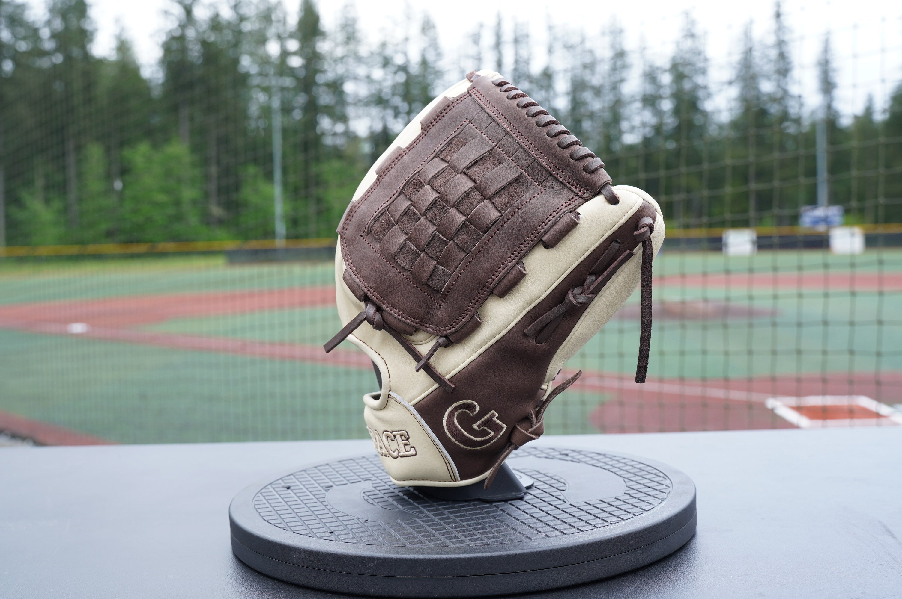 12.50" Outfield Closed Web Grace Glove - Professional Softball Glove