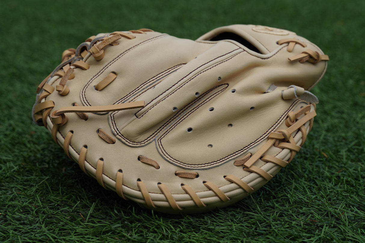 33" Closed Web Catchers Mitt Grace Glove