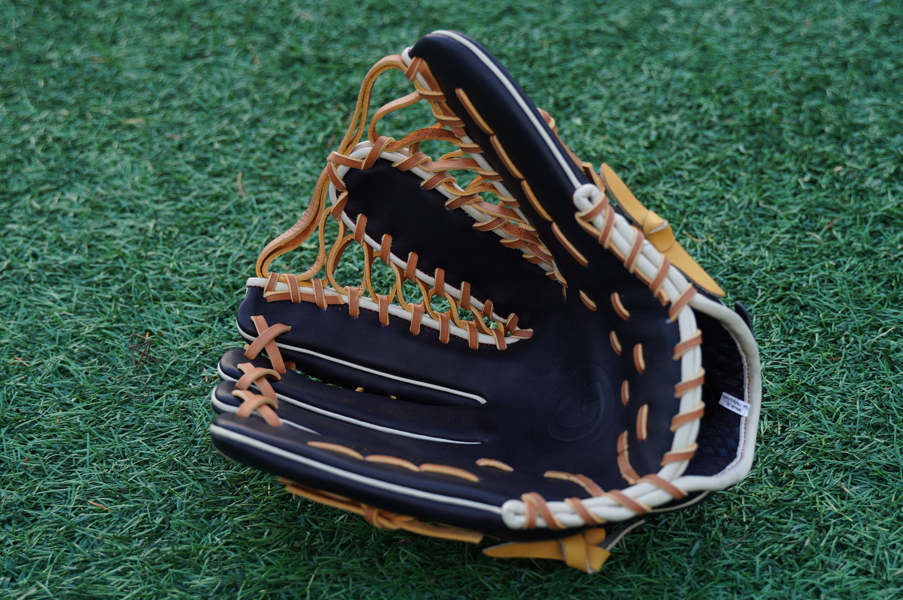 12.75" Outfield 6-Finger Grace Glove - Black/Brown