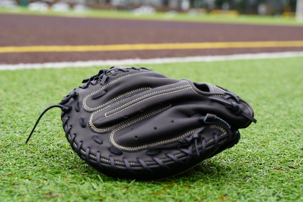 33" Closed Web Catchers Mitt Grace Glove