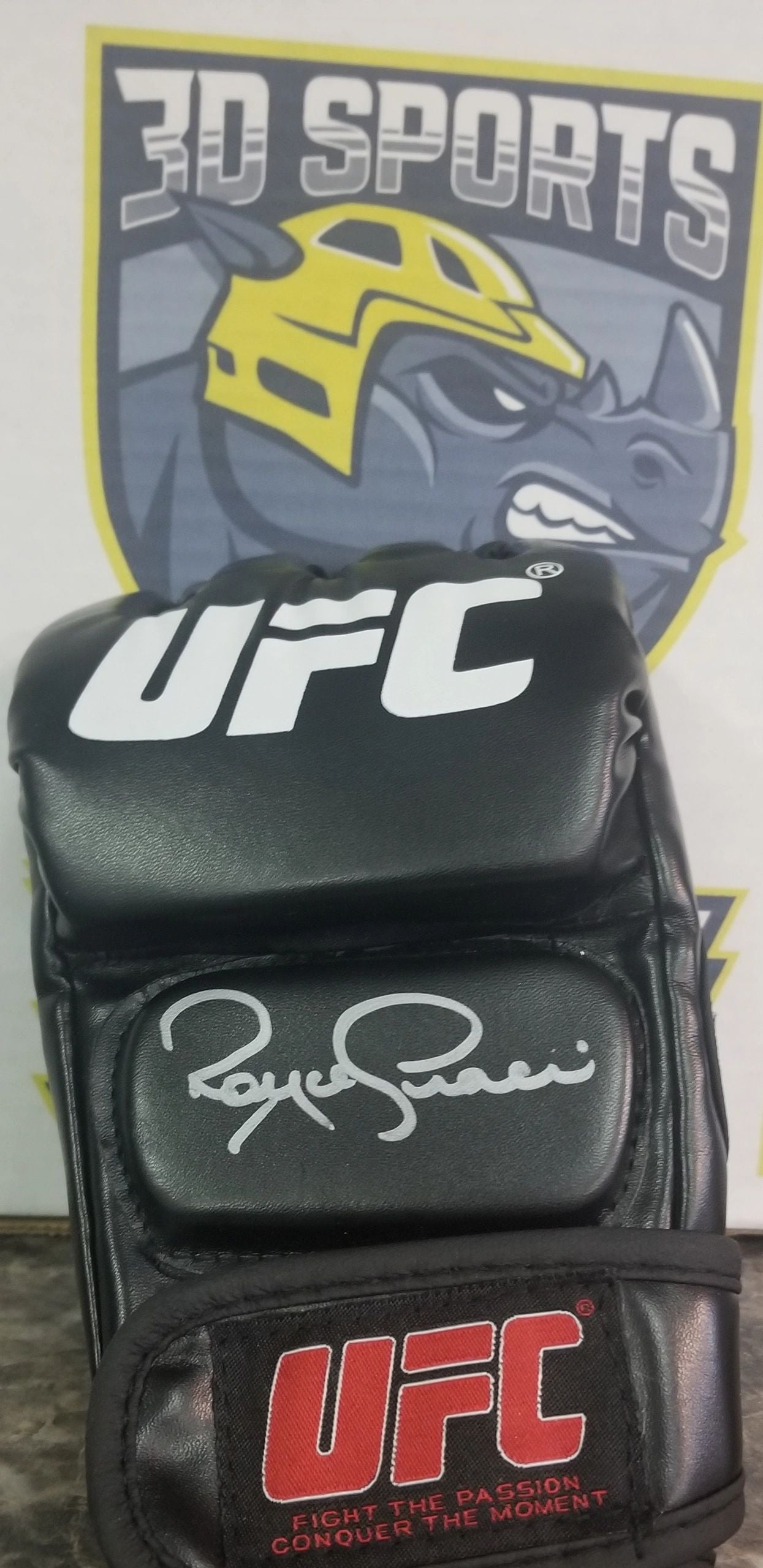 Royce Gracie Signed UFC Boxing Glove Champion UFC Hall Of Fame W/Beckett COA