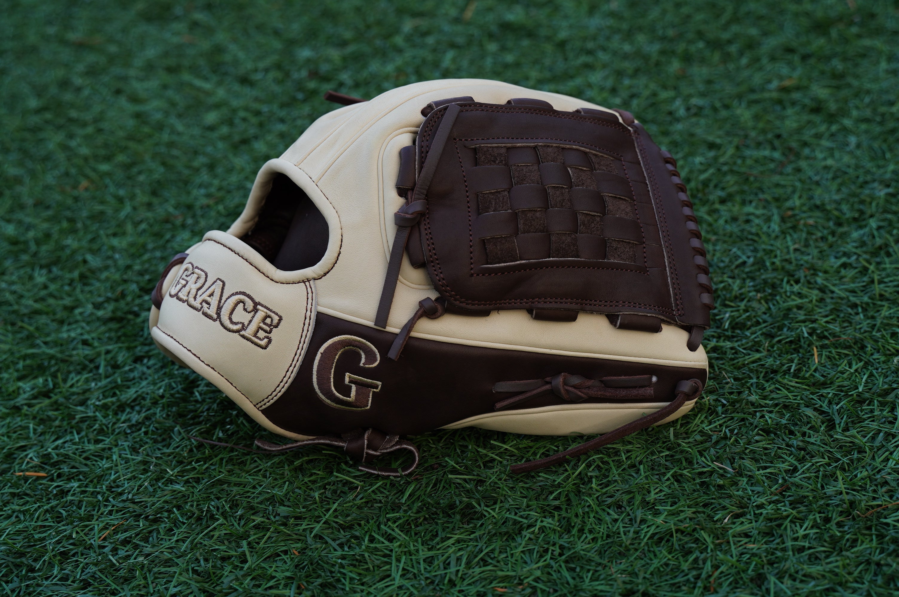 12.50" Outfield Closed Web Grace Glove