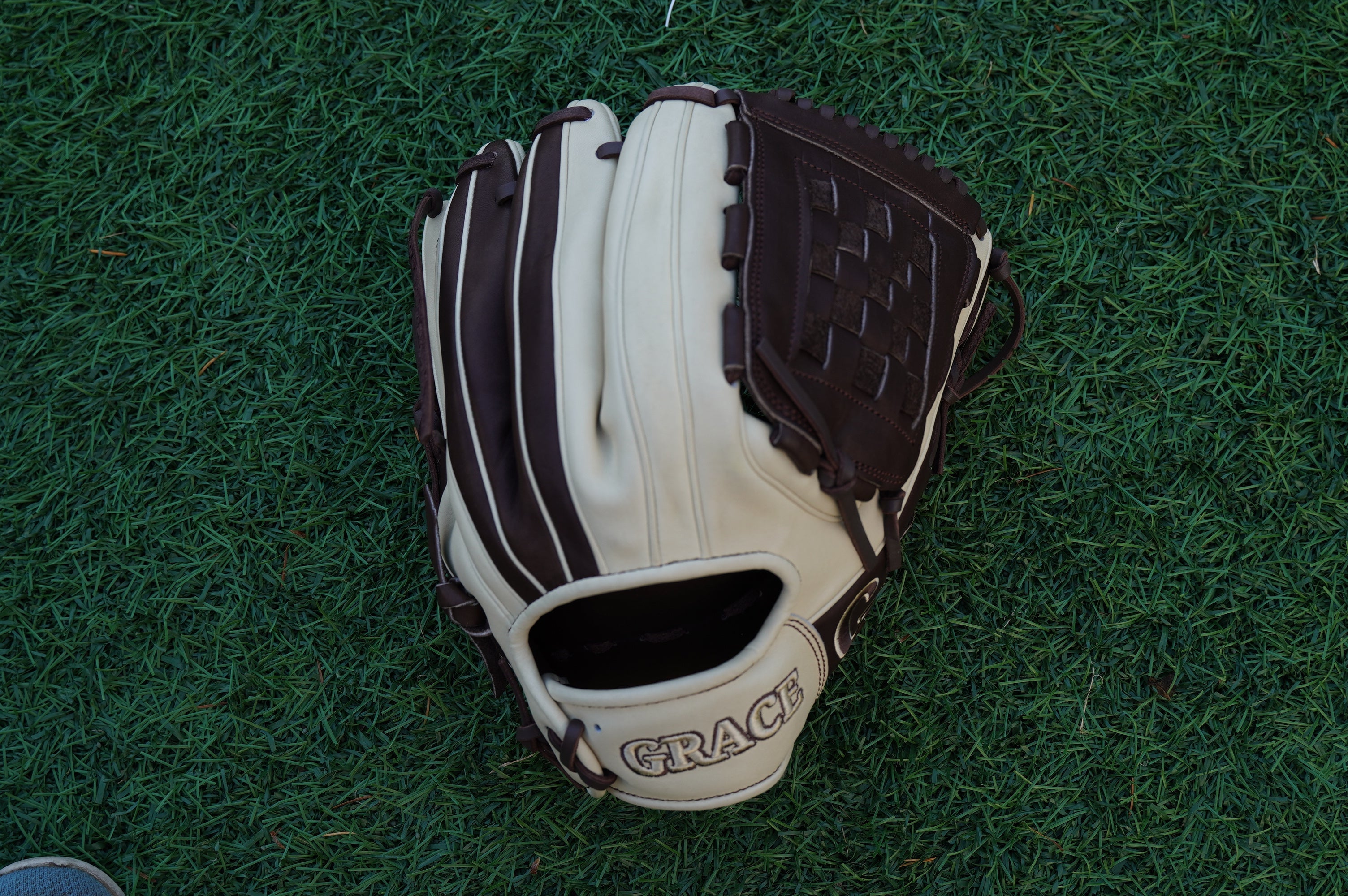 12.50" Outfield Closed Web Grace Glove